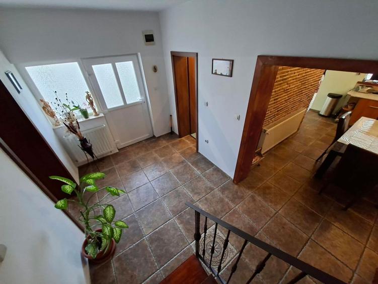 Casa cu etaj 113 mp utili curte libera 350mp garaj cu pod Gusterita