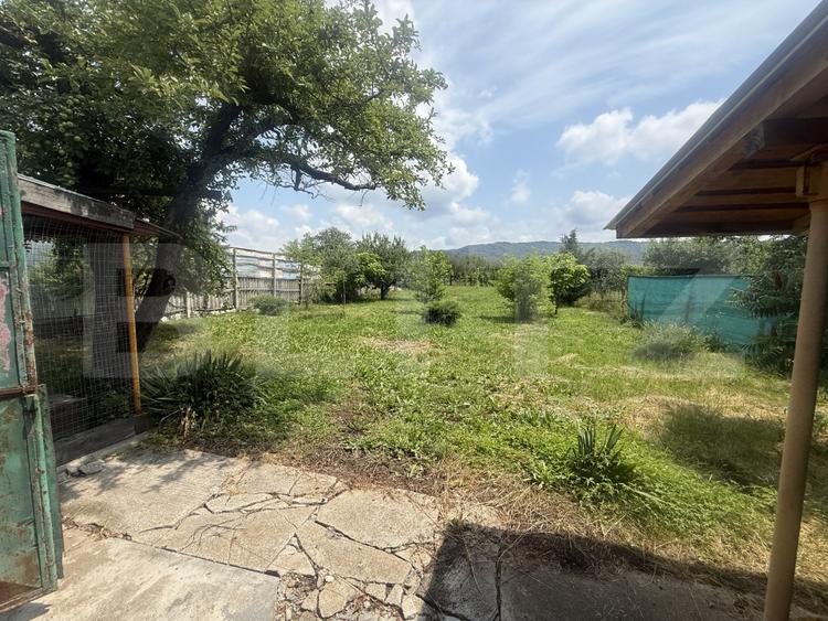 Casă spațioasă, 294 mp, 1.692 mp teren, garaj, terasă și grădină – Voinești