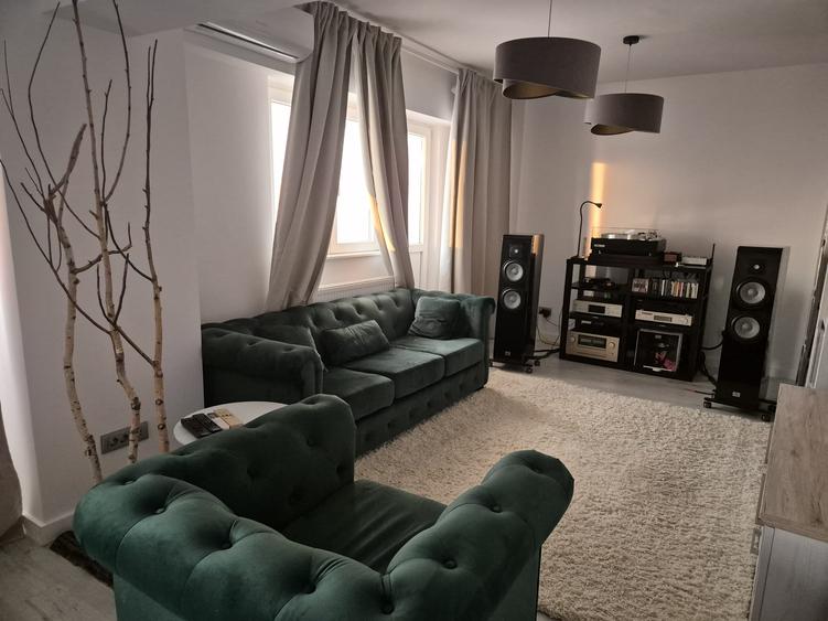 Vânzare apart 5 camere zona Polonă cu garaj încălzit