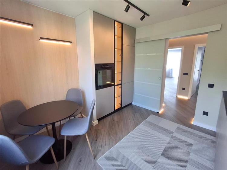 Apartament de LUX 2 camere decomandat pivnita zona Strand