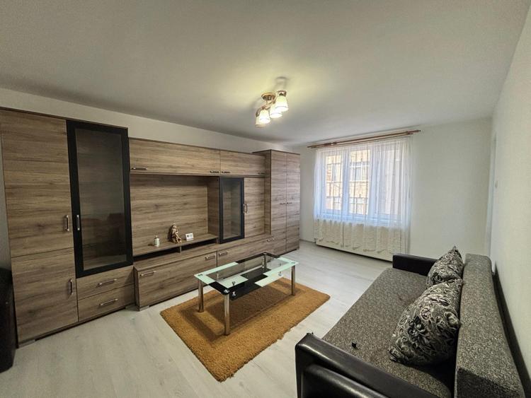 Apartament de vanzare, 2 camere, 50 mp, etaj 3, zona Independentei