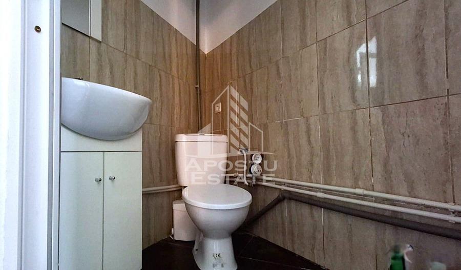 Spatiu comercial central la subsol