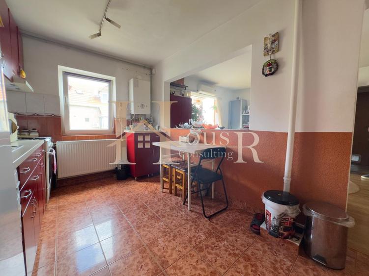 Bucatarie spatioasa, centrala termica proprie, zona linistita !