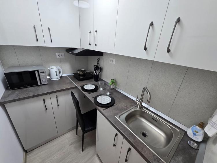 Metrou Costin Georgian, garsoniera moderna/lux, prima inchiriere.