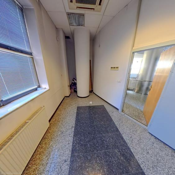 Spatiu 13 mp la etajul 1, str Piata Revolutiei Bacau