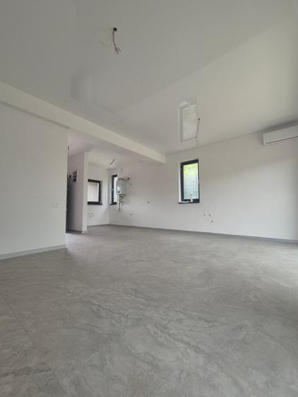 Casa 5 Camere, Curte, Loc de Parcare,Terasa Circulabila