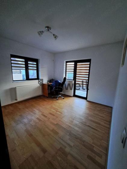 Casă / Vilă cu 4 camere de vânzare în zona Sud-Vest