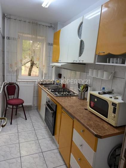 3 Camere Crangasi 2 Minute de Metrou - 7
