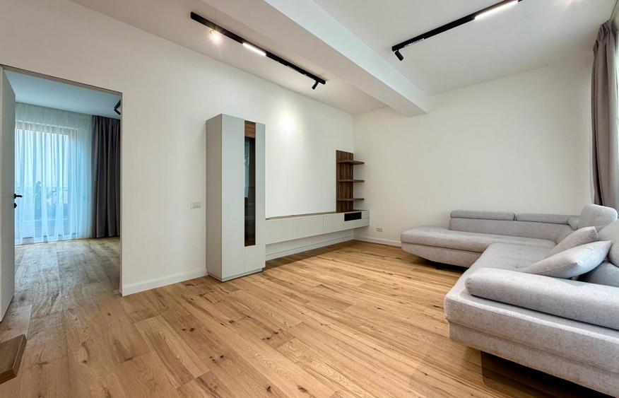 Apartament premium cu 3 camere și curte proprie spectaculoasă de 64 mp