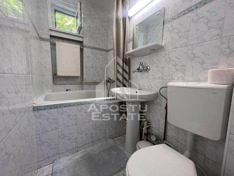 Apartament cu 2 camere, etajul 1, balcon, loc de parcare, zona central