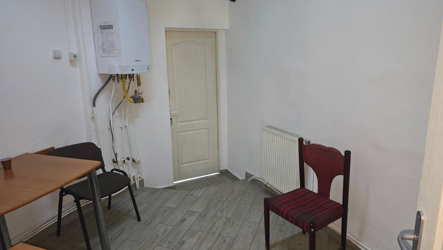 Inchiriez spatiu comercial in Deva, zona ultracentrala, Decebal colt cu Creanga