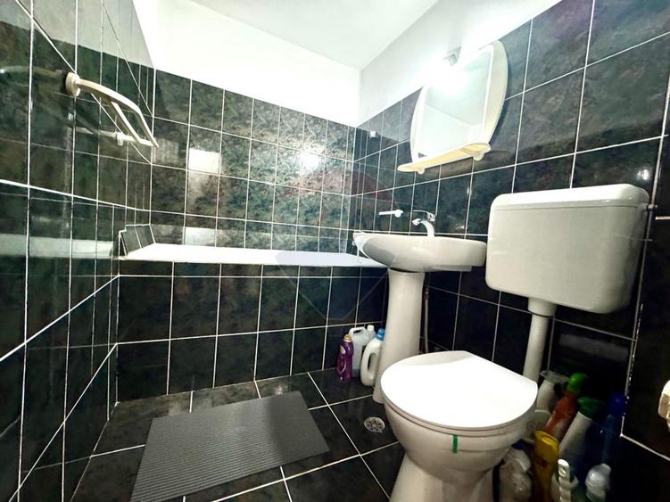 Apartament decomandat cu 3 camere de vânzare, mobilat si utilat, tip V