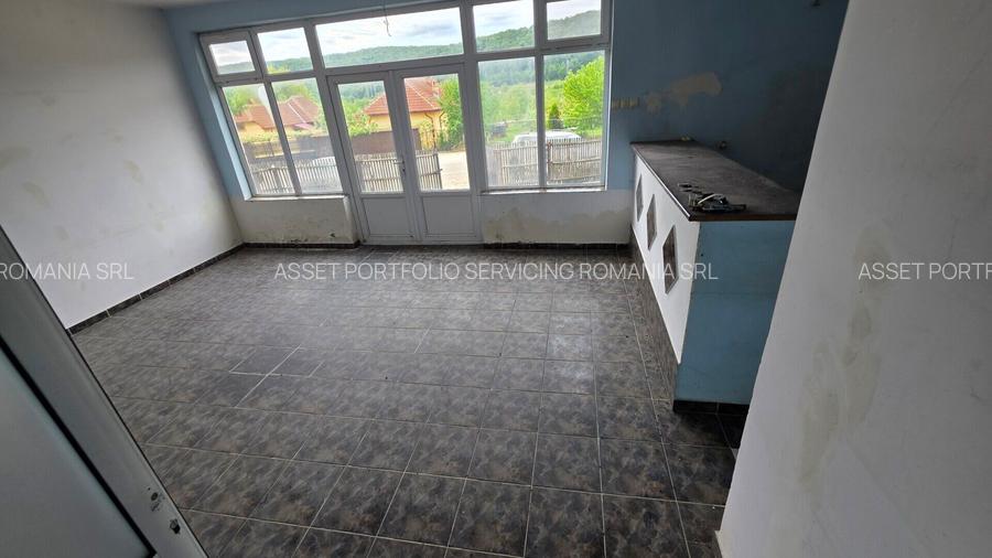 CASA/SPATIU COMERCIAL - GENUNENI - 26
