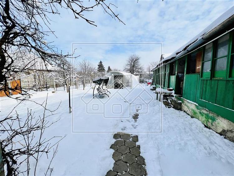 Casa in Lazaret, 900 mp teren, 663 mp gradina, pivnita si pod - 13