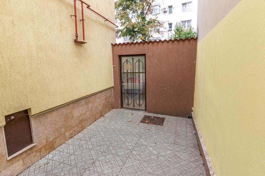 Casa / Vila cu 7 camere de inchiriat în zona Victoriei
