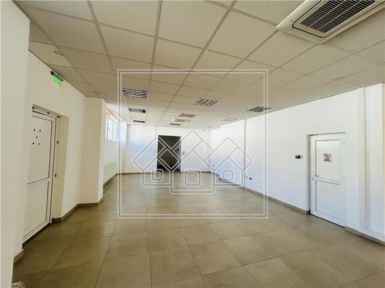 Spatiu comercial, 876 mp utili,  10 parcari, Piata Cluj