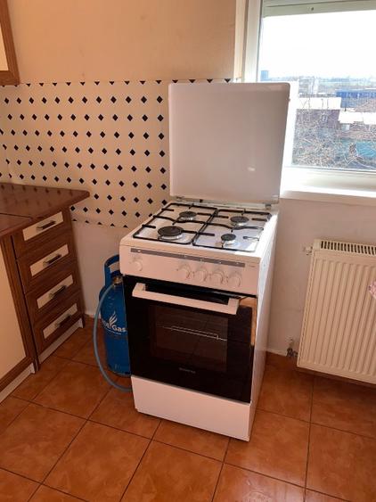 Inchiriez apartament doua camere mobilat etaj V Oradea