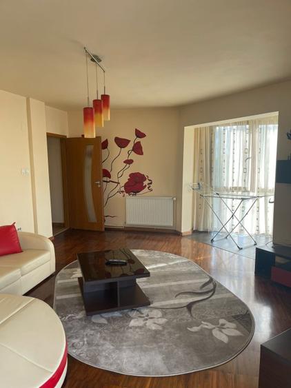 Apartament cu trei camere , decomandat , cu centrala , langa Spitalul Militar