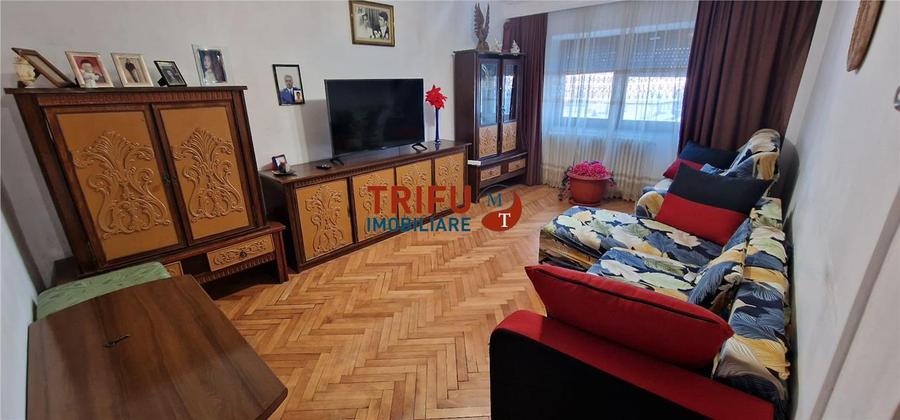 Apartament 3 camere decomandat zona Mercur- Cetate