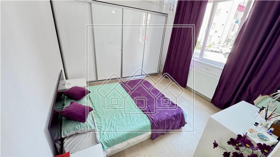 Apartament de vanzare cu 3 camere, balcon + parcare, mobilat si utilat