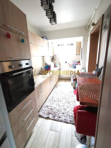 Apartament 3 camere CETATE Bulevard Etaj 3 Renovat Total Mobilat Beci Parcare