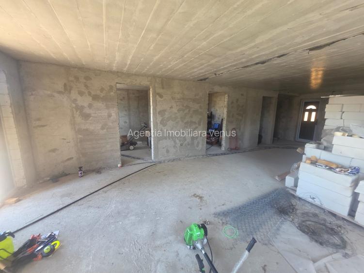 Casa noua cu etaj la Ionaseni - 2