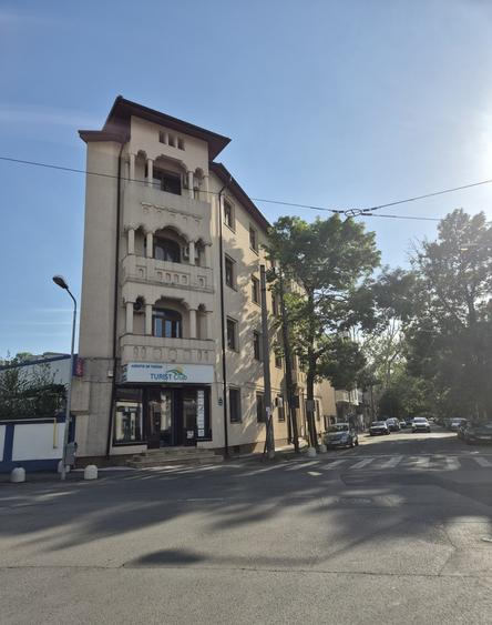 Spatiu Comercial/Birouri | Parcul Carol | Vitrina stradala |