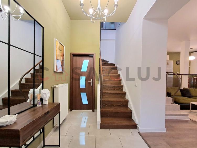 Apartament La Curte Comuna, Zona Centrală!!