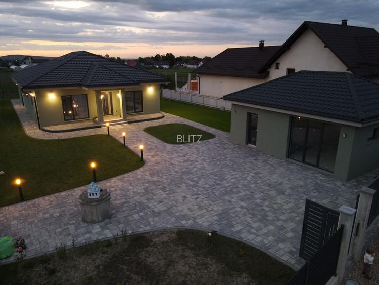 Casa individuala 195mp+1200mp teren, zona Volovat, Radauti