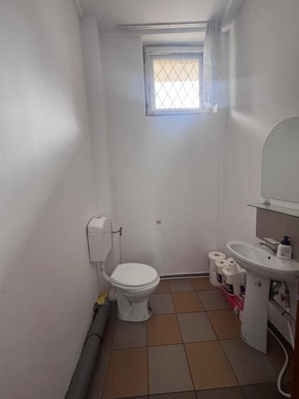 Spatiu comercial, vitrina la strada, 140mp, Radauti