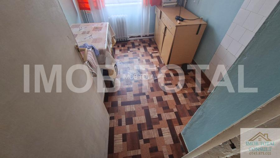 Apartament 3 camere Craiovei etaj 3/4 - 4