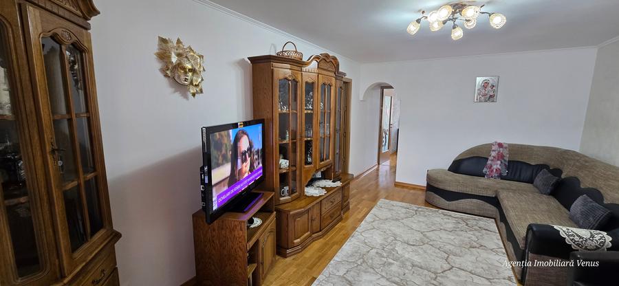 Apartament 2 camere etaj 2 zona Scolii 11