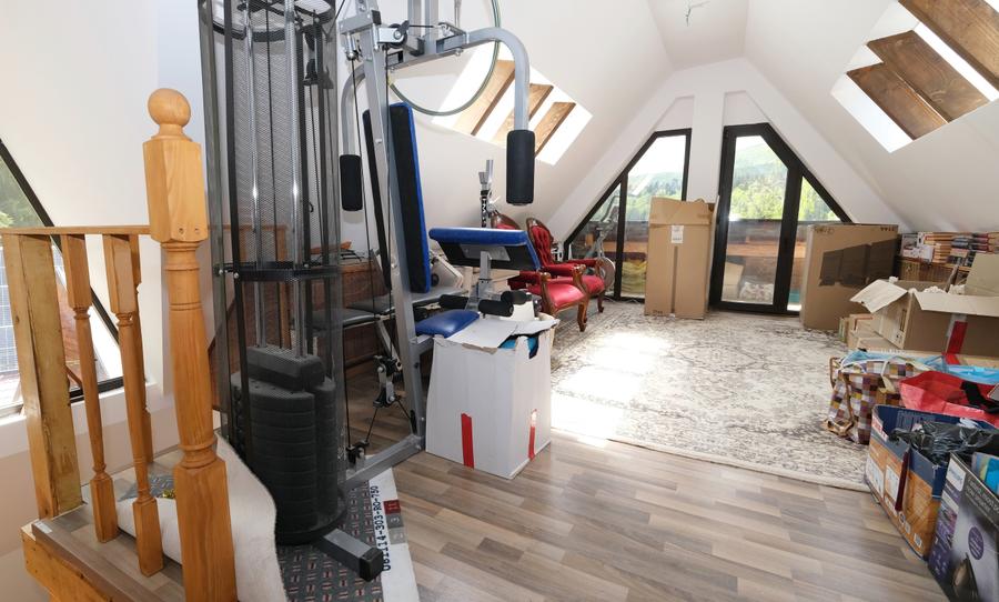 Vanzare casa la munte langa padure in Cheia judetul Prahova