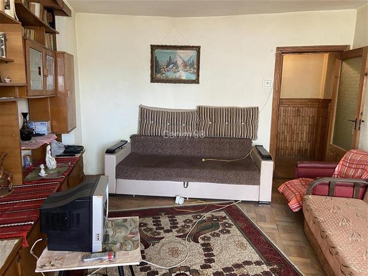 Apartament 2 camere , zona b- dul Independentei , et 1 din 4 , decomandat , 55 m - 3