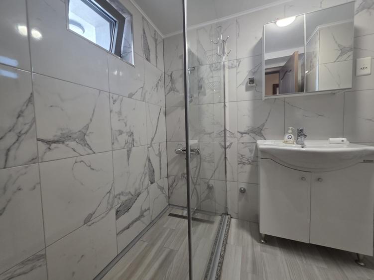 BANEASA GREEN LAKE COMPLEX APARTAMENT 4 CAMERE LOC PARCARE SI BOXA