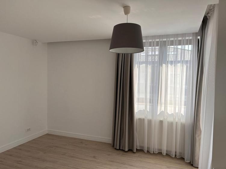 Oxford Gardens 7 bedrooms villa