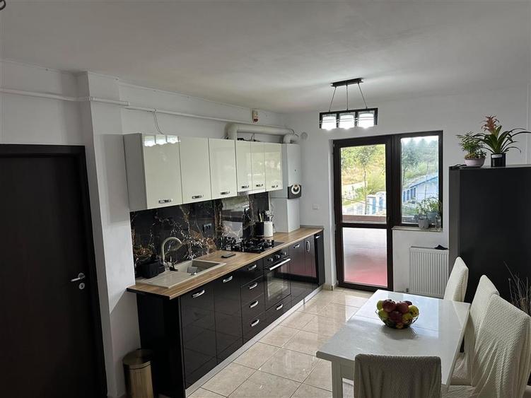 Apartament cu 2 camere decomandat, etajul 2 - Hlincea