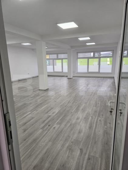 Spatiu comercial, 3 birouri, 220 mp, zona Mall Bistrita