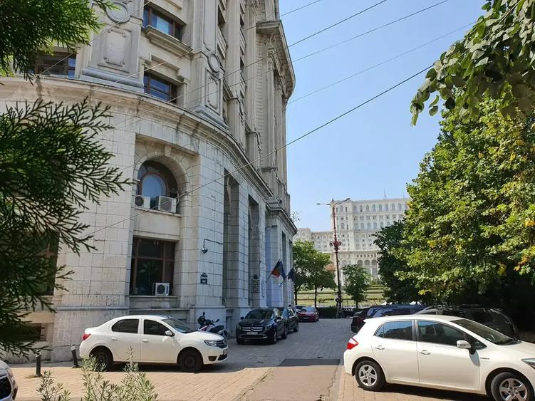 PALATUL PARLAMENTULUI, BD. UNIRII, 62 MP, 2 BAI, BLOC 1989
