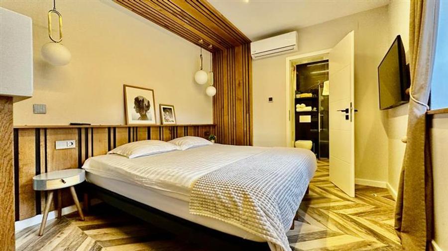 Afacere regim hotelier, doua unitati, zona Piata Unirii-Brasov