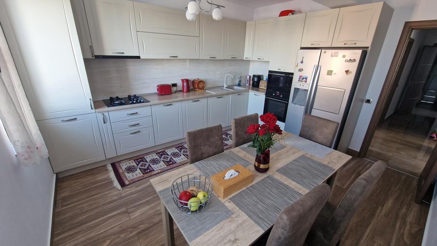 Apartament 3 camere Isaran