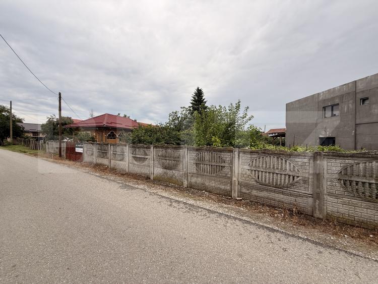 Teren IV 1.308 mp, cu casă veche și grajd, dublă deschidere, zona Preajba