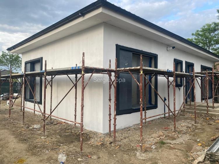 Casa situata in vatra veche din Sacalaz - 13