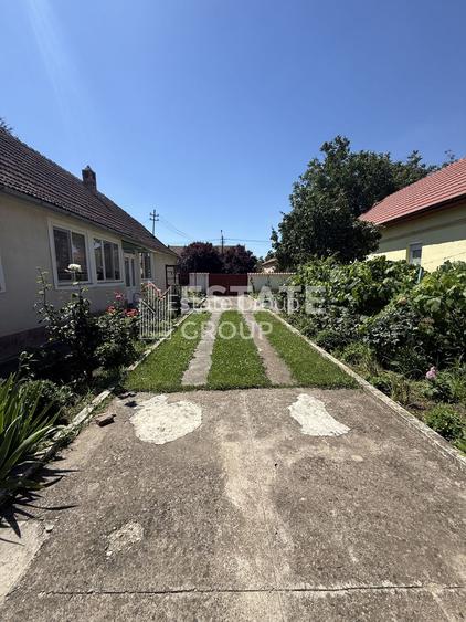 Casa Sandrei , teren 1414 mp, strada asfaltata - 2