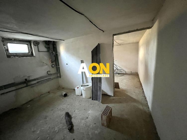 Casa individuala cu 4 camere, 2 bai, terasa, 800mp teren, Sp+P+1E