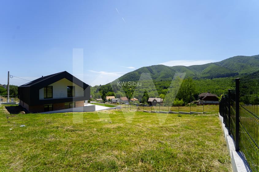 Casă arhitectură modernă cu panoramă spre Munții Făgăraș și Cetatea Cisnădioara - 47