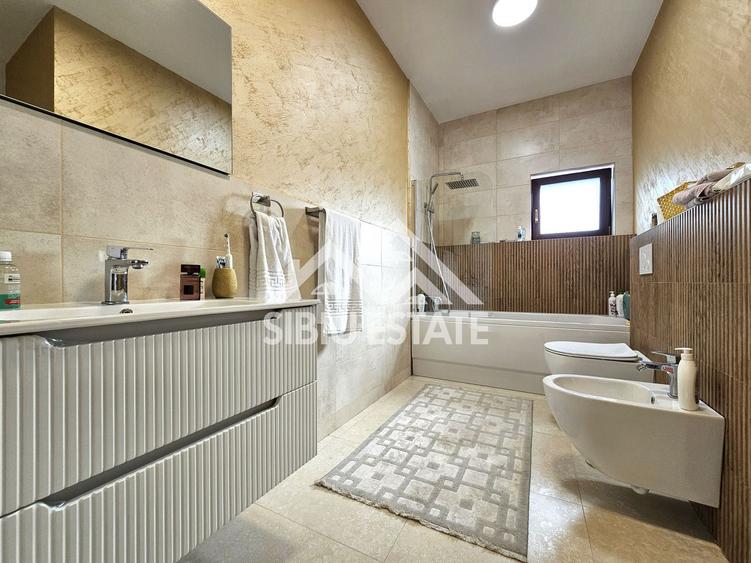 Casa cu garaj, 5 camere, 3 bai, Sibiu, Cisnadioara