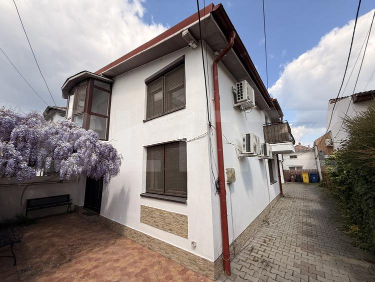 Casă P + M cu apartament 2 camere, 223 mpu, teren 253 mp, zona 1 Mai - 3