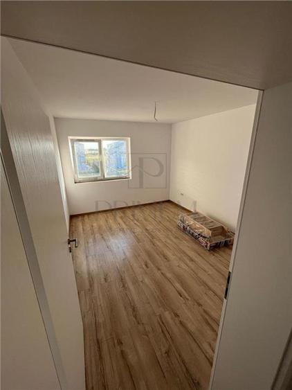 Duplex spatios - bucatarie inchisa - zona in plina dezvoltare