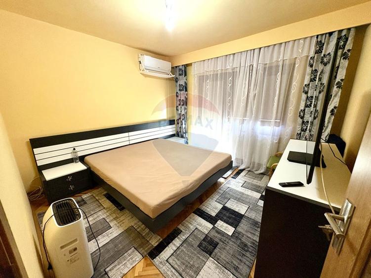 Vanzare apartament 3 camere decomandat cu loc parcare Micalaca zona300